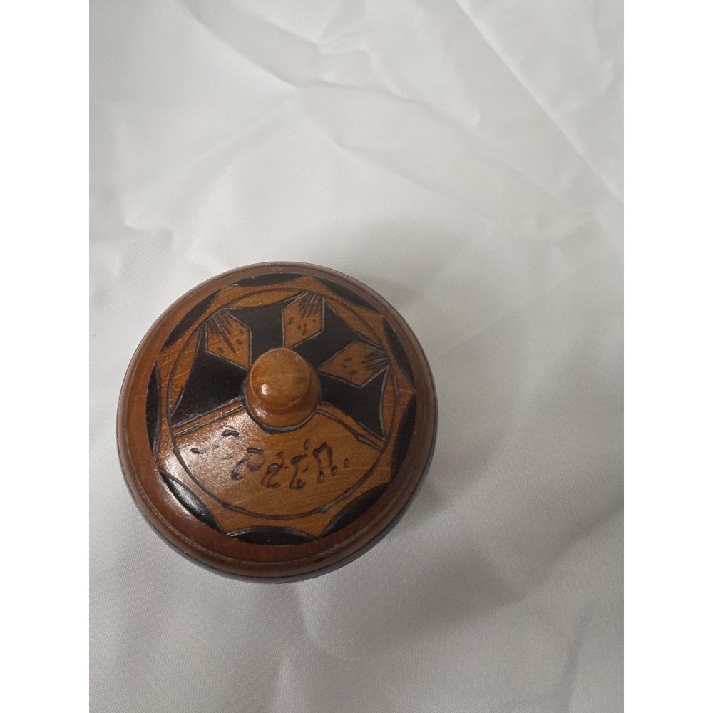 Wooden hand-carved trinket box with lid, vintage decorative storage - Picture 2 of 8